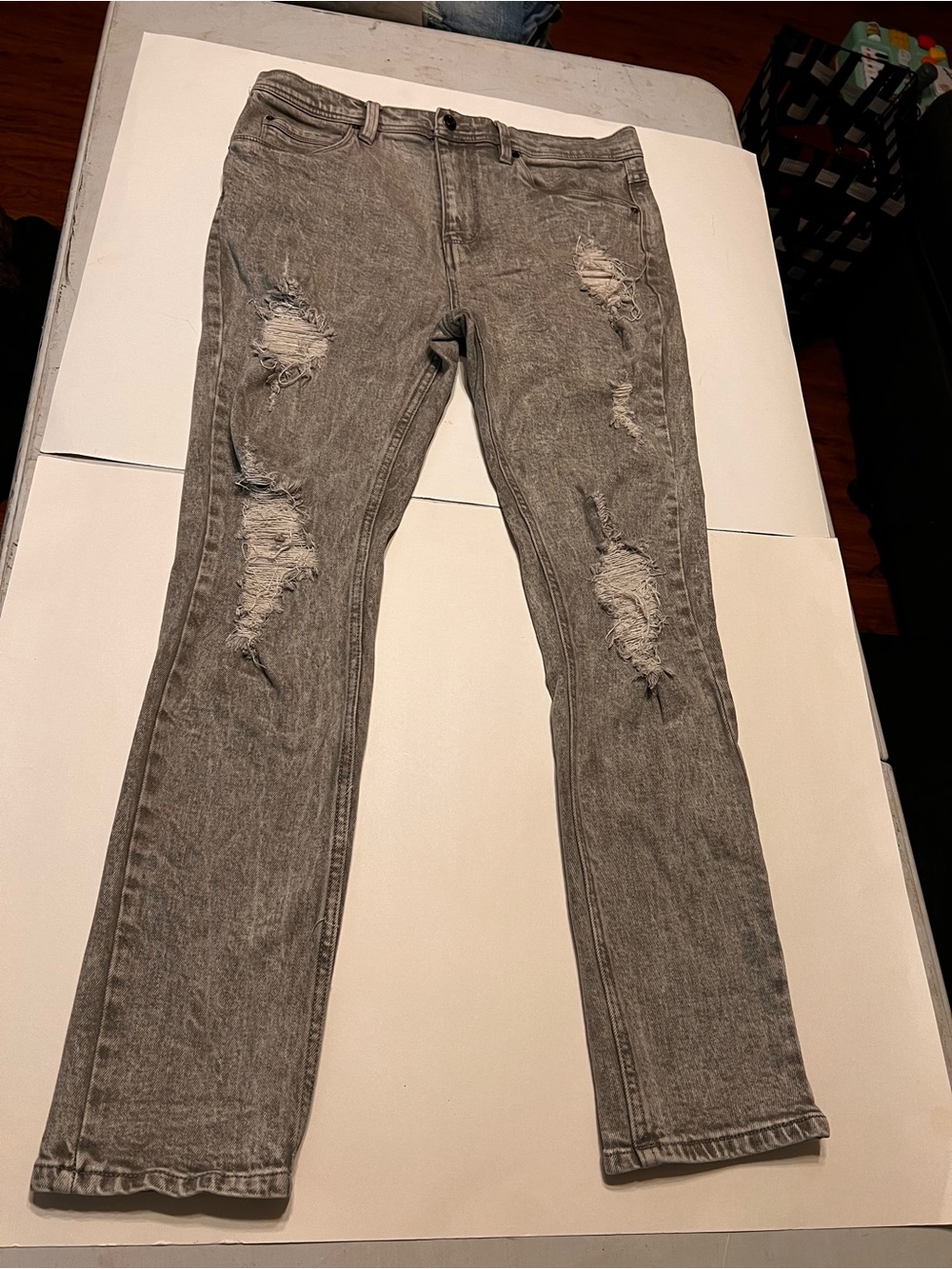 Empyre Distressed Gray Skinny Jeans size 34